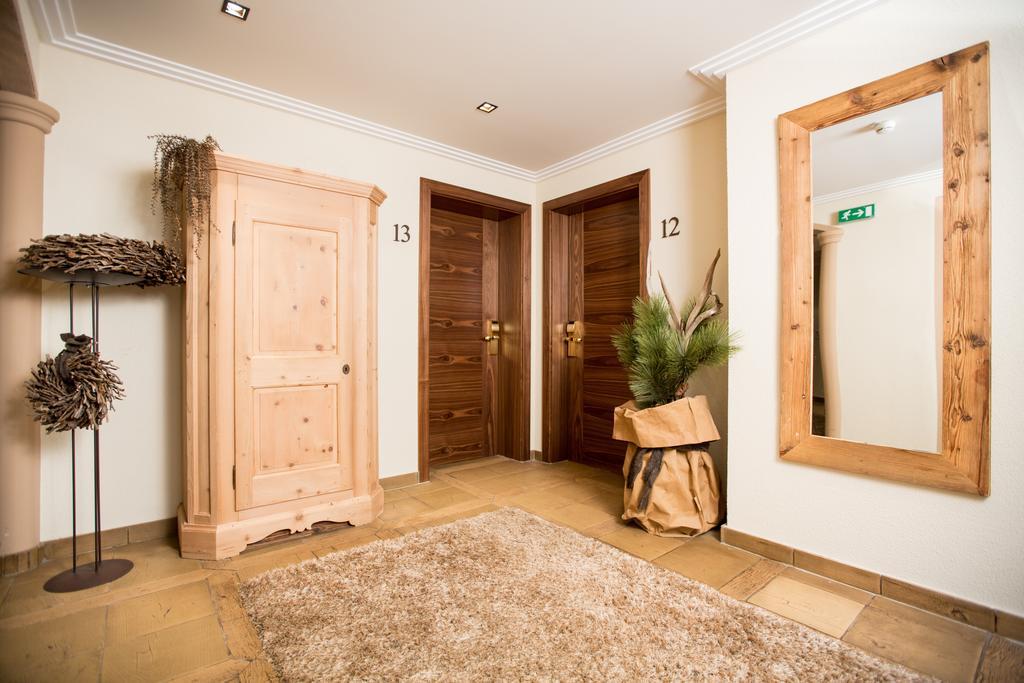 Hotel Garni Caroline Ischgl Ruang foto