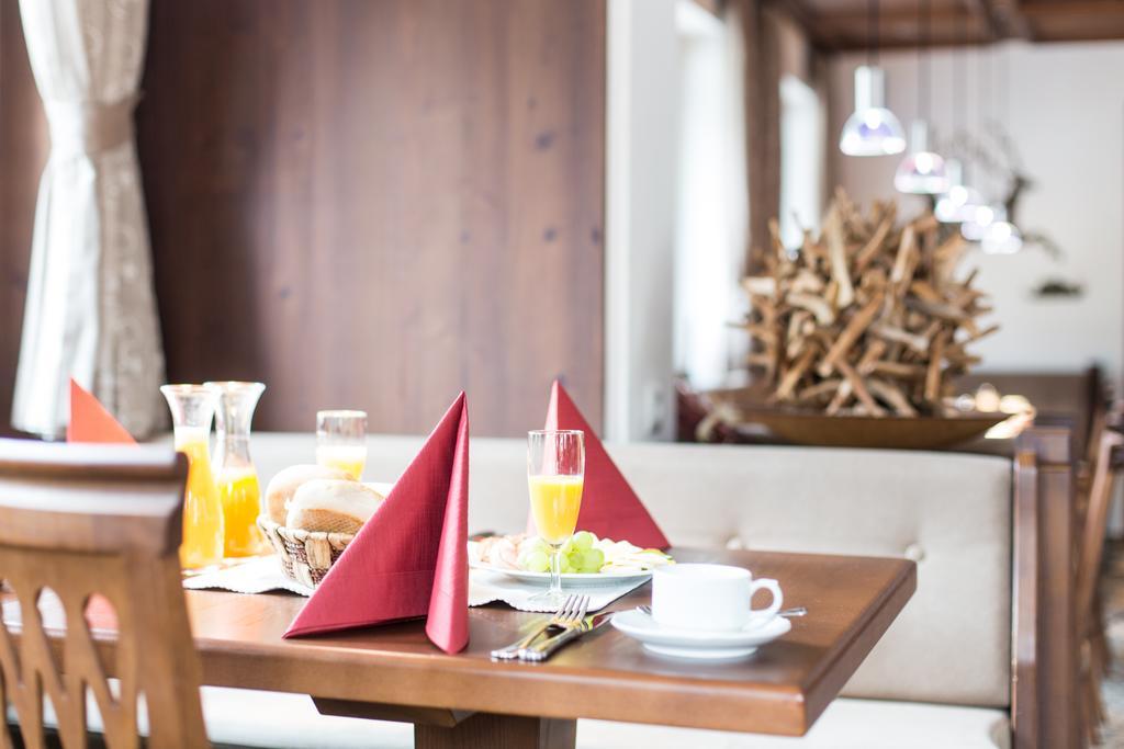 Hotel Garni Caroline Ischgl Ruang foto