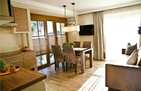 Hotel Garni Caroline Ischgl Bagian luar foto